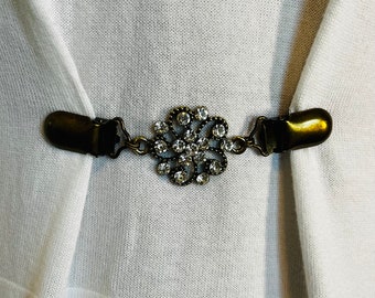 Kleiderclips Strasssteinblume Taillenclip für Cardigan Clip Bronze Pulloverclip Cinch-Clip Schmuck Geschenk für Sie von Fabulici