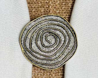Cardigan en spirale en or argenté avec fermoir, pince pour pull minimaliste, pinces pour pull Vortex, pince pour robe, cadeau d'anniversaire pour elle, par Fabulici