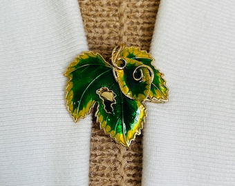 Clips de suéter Hoja verde Cardigan Cierre de suéter dorado Clip Hojas Bufanda Clips Joyería Regalo Regalos para ella por Fabulici