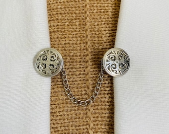 Broches para suéter, broches celtas plateados para suéter, broche para vestido, broche para cárdigan, cadena, broches para kimono, broche celta para suéter. Un regalo único para ella de Fabulici.