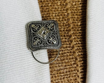 Eyeglass holder Sunglasses holder Badge holder Celtic Sweater Clip Badge holders Nurse ID pin holder Jewelry Gifts for Her Gift by Fabulici