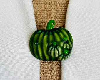 Presilhas para suéter, fecho de abóbora para cardigã, presilha verde para suéter, protetor de suéter, presilha de abóbora para fantasia de Halloween, joias para presente de aniversário para ela