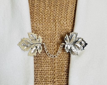 Sweater Clips Silver Leaf Cardigan Clasp Chain Sweater Clip Leaves Kimono Fastener Floral Scarf Clips Unique Birthday Gift for Her Fabulici
