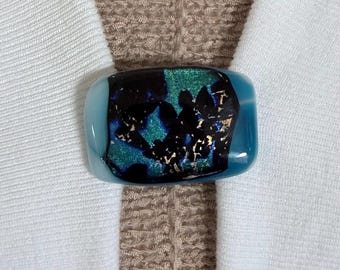 Clips para suéter, clip para cárdigan con cabujón, clip azul para suéter, clip de ajuste, clip para vestido de vidrio fusionado, estilo artesanal, regalo de cumpleaños único para ella.