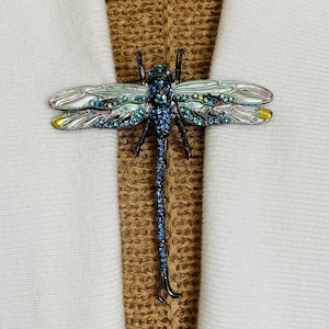 Sweater Clips Dragonfly Sweater Clip Scarf Shawl Clasp Cardigan Clasps Brooch Art Deco Cosplay Clips Cloak Fasteners Jewelry Gifts for Her