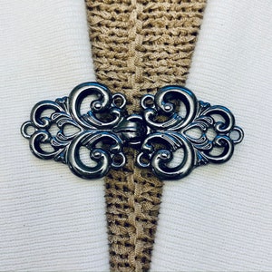 Sweater Clips Celtic Heart Cardigan Clip Black Sweater Clip Kimono Clip Cardigan Clip Celtic Jewelry Gift Birthday Gift for Her Fabulici