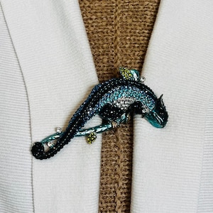 Sweater Clips Salamander Sweater Clip Gecko Clips Scarf Shawl Clasp Green Cardigan Clasps Cosplay Clips Cloak Fasteners Gifts for Her