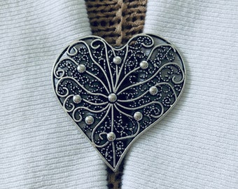 Sweater Clips Celtic vintage Style Heart Sweater Clip Silver Cardigan Fermoir Pull Garde Kimono Clips Cadeaux Cadeaux pour Elle par Fabulici