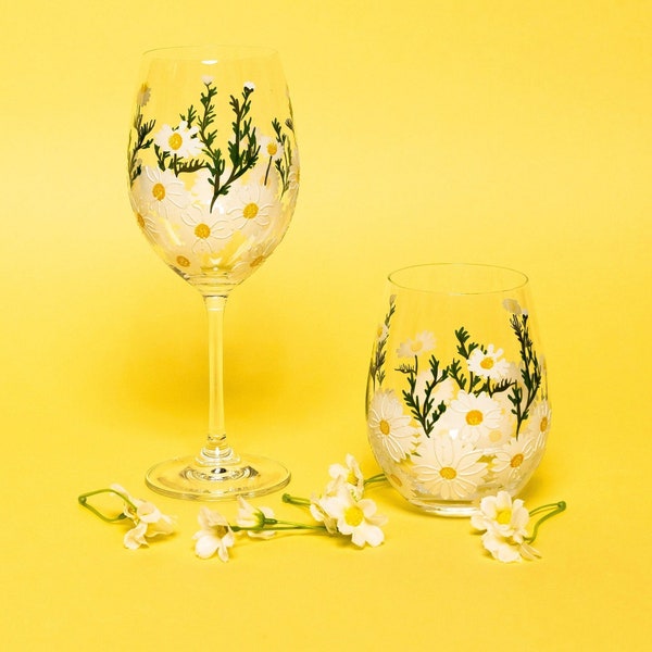 Daisy Painted Wine Glasses Painted Wine Glass For Summer Wine Glasses For Daisy Party Decor Wine Glasses Gifts for Mom Daisy Decorations