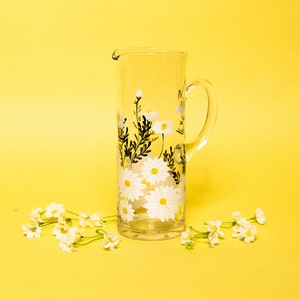 Daisy Painted Pitcher Large Glass Pitcher Hand Painted Home Gifts For Mom Daisy Party Decor Kitchen Decor Spring Decor Kitchen Gifts for Her