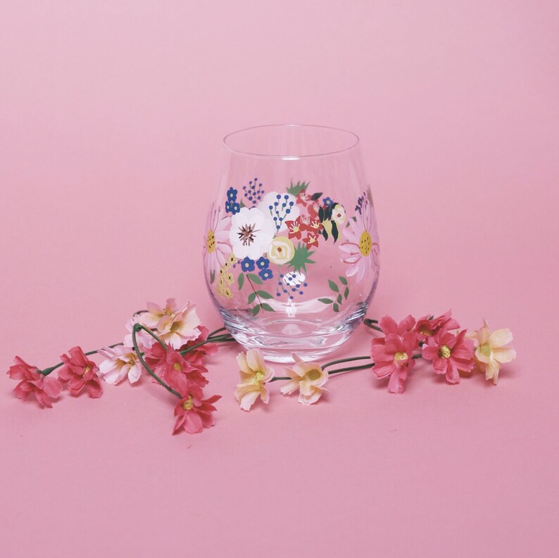 mothers day gift, painted wine glass	mothers day wine, gifts for mom, painted wine glasses, gift for mom, Mother's Day Wine, Mother's Day Gift, Wine Glasses For Mom, Wine Gifts for Mom, Gift for Mothers Day, wine gift for mom, mom wine glass