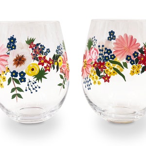 mothers day gift, painted wine glass	mothers day wine, gifts for mom, painted wine glasses, gift for mom, Mother's Day Wine, Mother's Day Gift, Wine Glasses For Mom, Wine Gifts for Mom, Gift for Mothers Day, wine gift for mom, mom wine glass