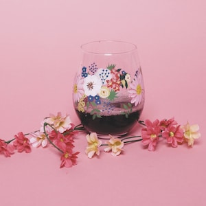 mothers day gift, painted wine glass	mothers day wine, gifts for mom, painted wine glasses, gift for mom, Mother's Day Wine, Mother's Day Gift, Wine Glasses For Mom, Wine Gifts for Mom, Gift for Mothers Day, wine gift for mom, mom wine glass