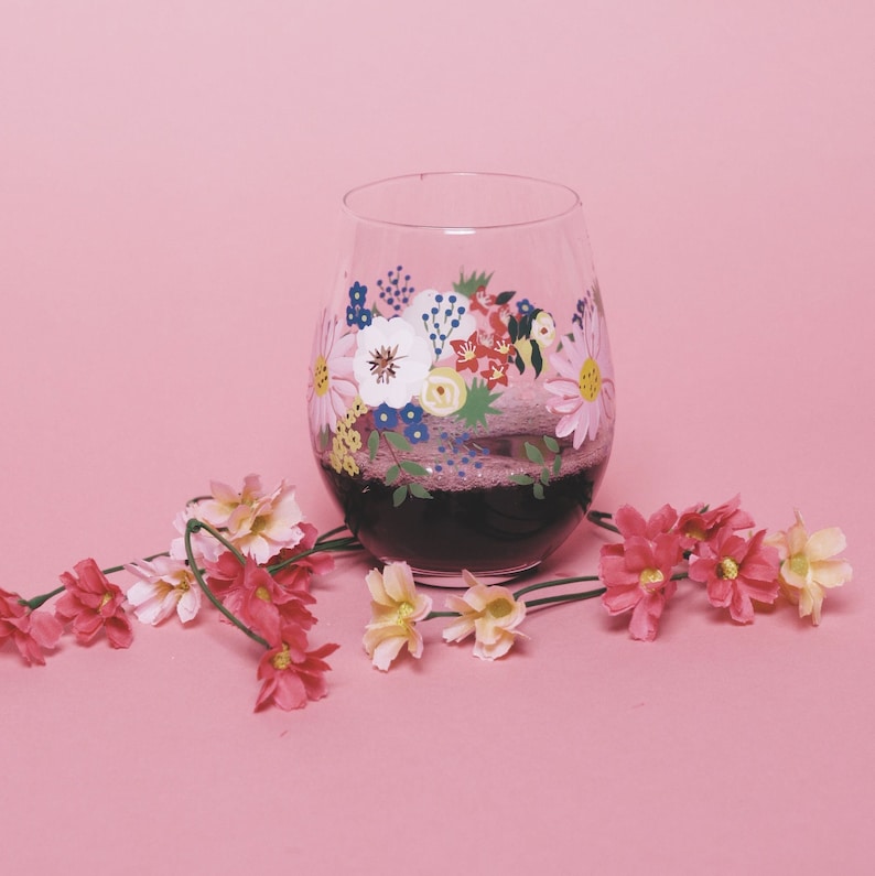mothers day gift, painted wine glass	mothers day wine, gifts for mom, painted wine glasses, gift for mom, Mother's Day Wine, Mother's Day Gift, Wine Glasses For Mom, Wine Gifts for Mom, Gift for Mothers Day, wine gift for mom, mom wine glass