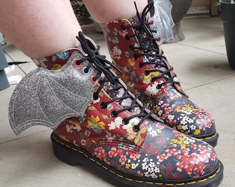 ¡Alas de murciélago como zapatos!