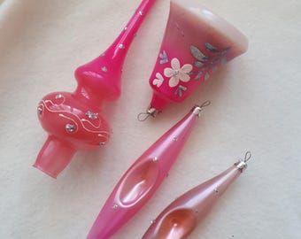 Conjunto rosa suave de decoraciones navideñas, adornos de vidrio, decoración navideña del hogar, Navidad vintage, copa del árbol de Navidad, carámbanos rosados, campana de flores