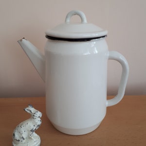 Vintage White enamel pitcher Metal teapot Coffee Server Primitive coffee pot Enamel jug flower vase Rustic home decor Farmhouse kitchen