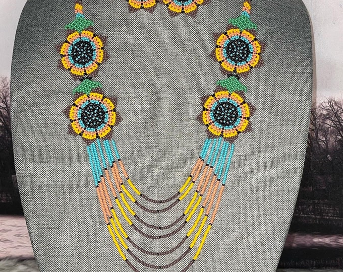 Toci necklace set with earrings