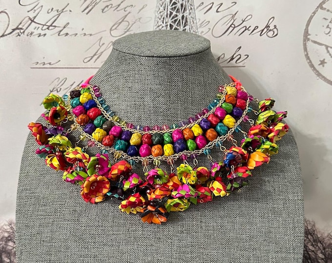 Bib necklace with flowers and palm barrels with earrings