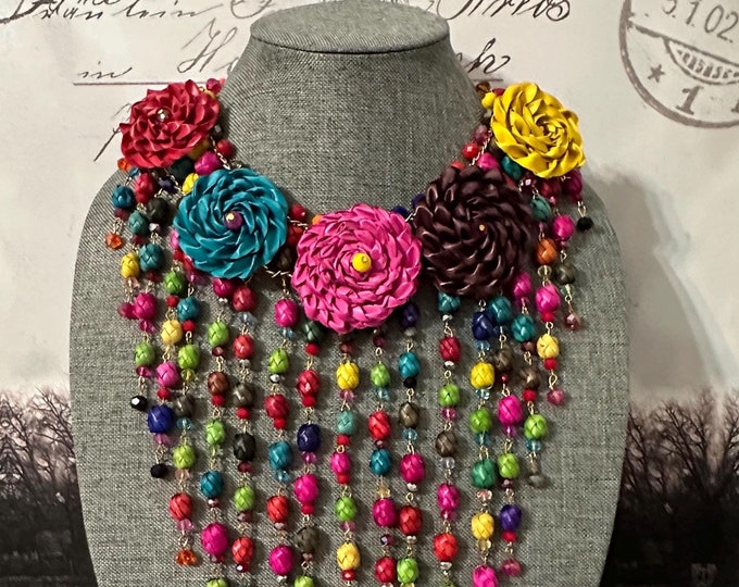Necklace flowers and palm barrels