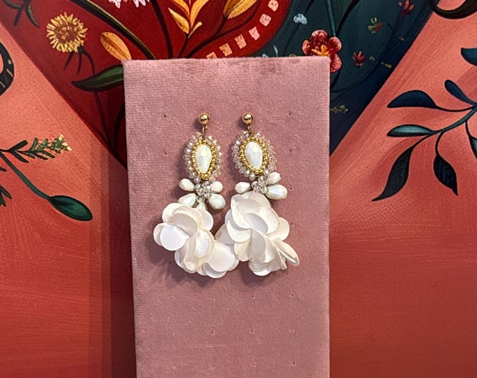 Wire-wrapped earrings with silk flowers