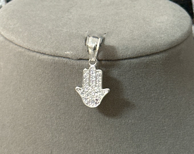 Small hand pendant with crystals in 925 silver