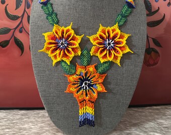Maxi flower necklace with bracelet and earrings