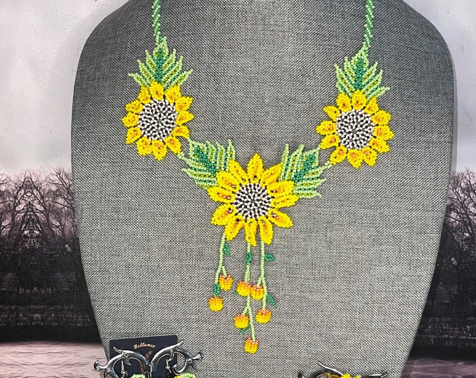 Aura necklace, earrings and bracelet set