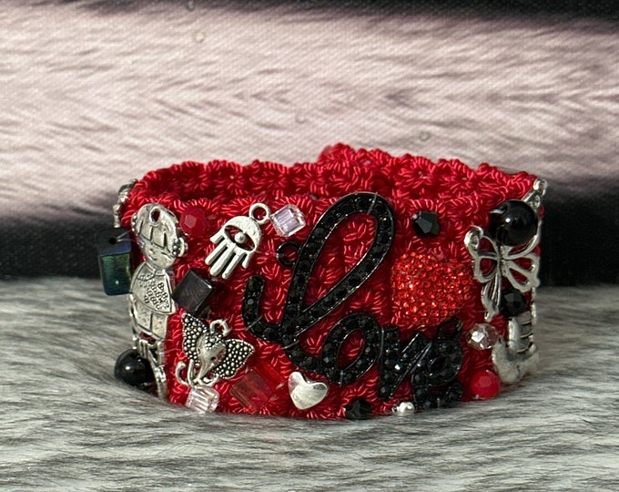Macramé Love Bracelet