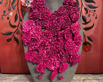 Maxi flower bouquet necklace