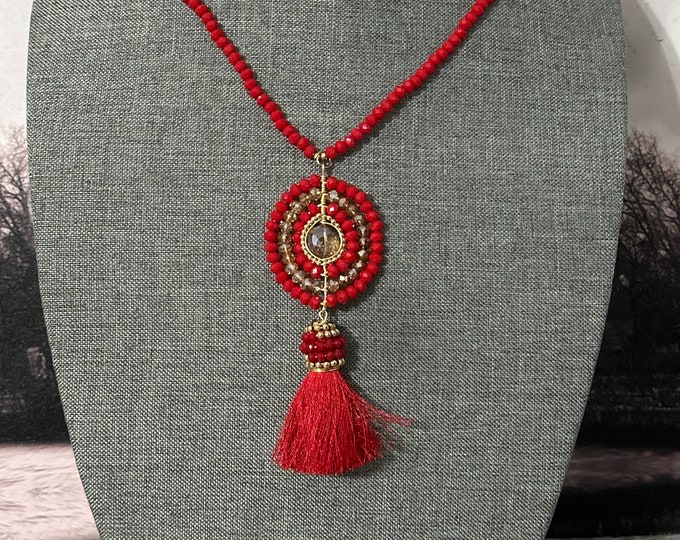 Crystal necklace and earrings set with silk speck