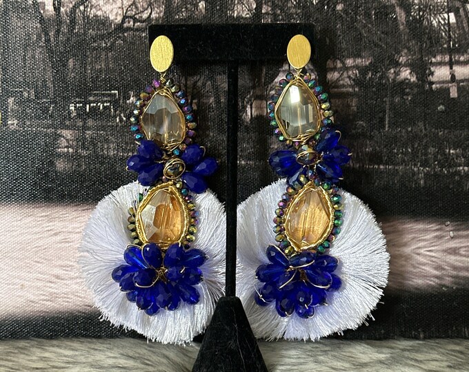 Wired earrings with crystals