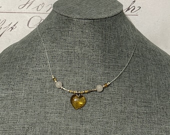 Thread necklace with amber heart pendant