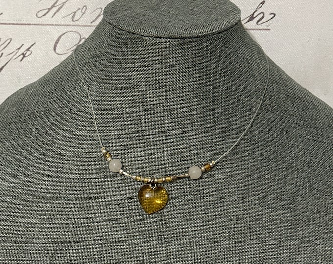 Thread necklace with amber heart pendant