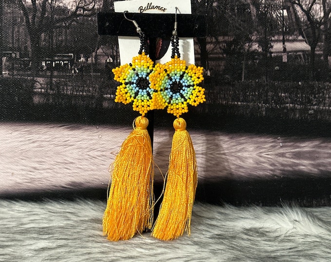 Huichol earrings with silk speck