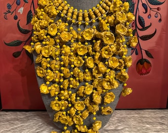 Maxi necklace of flowers and palm barrels with earrings