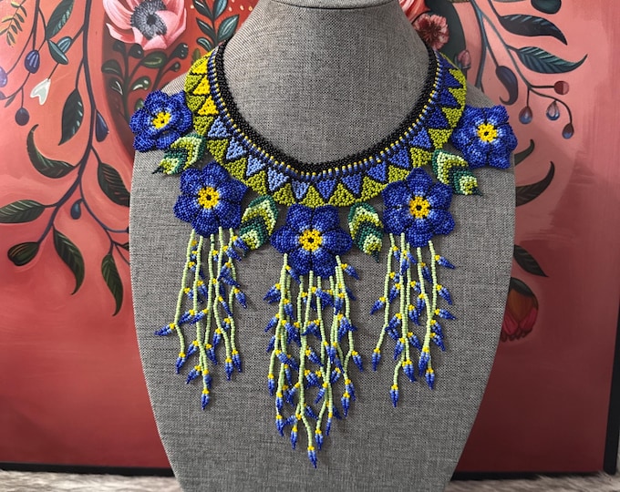 Amazona necklace and earring set
