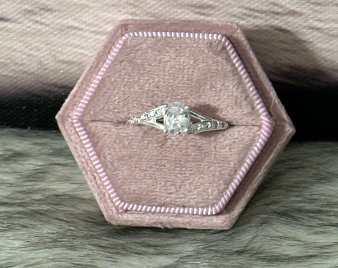 Promise or engagement ring in 925 sterling silver. Size 8