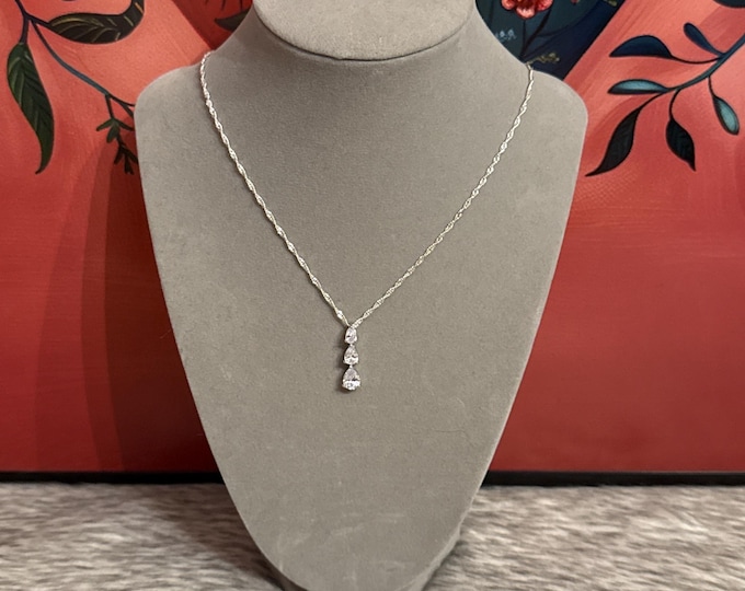 Necklace with 3 star pendant