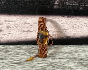 Macrame bracelet with amber