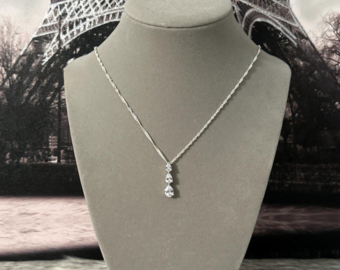 Chain with 3-star pendant