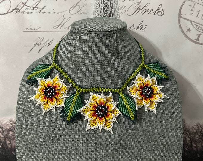 Set of 3 flower necklace with earrings and bracelet
