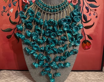 Necklace of flowers and palm barrels