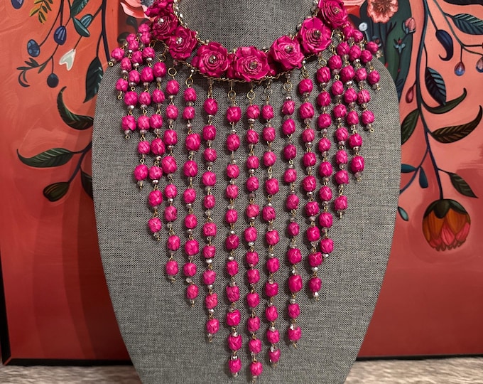 Necklace with flower and palm barrels with earrings