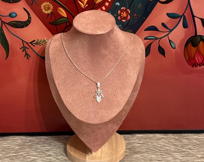 chain with Fatima's Hand pendant