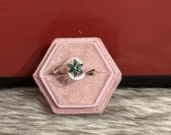 Flower ring in 925 silver size 10