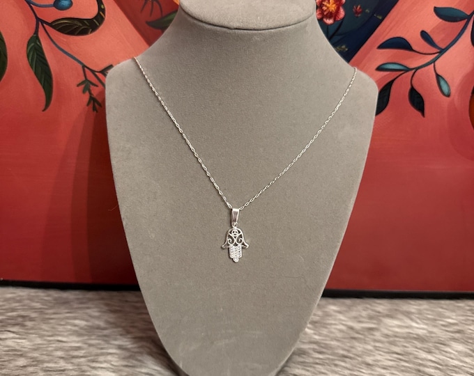 chain with Hand of Fatima pendant