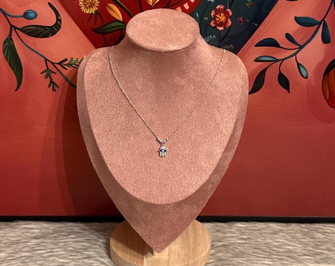 chain with Fatima's Hand pendant