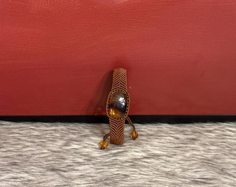 Macramé bracelet with amber