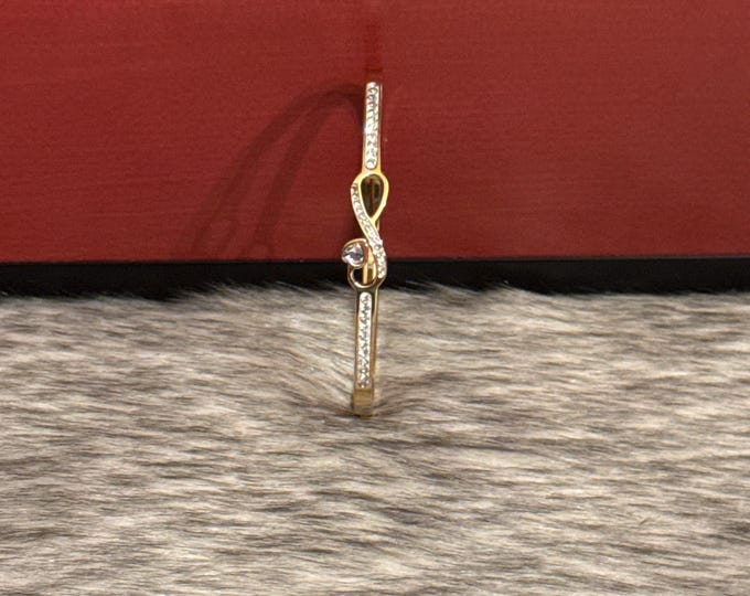 Infinity bracelet in stainless steel